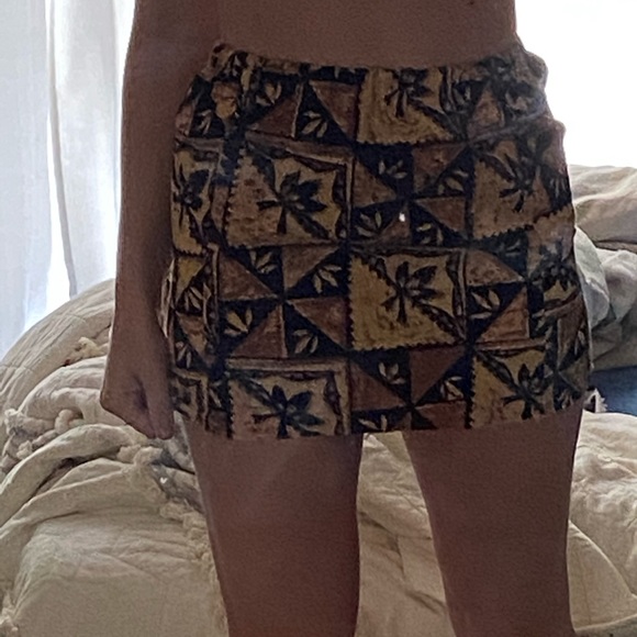 Skirt - Picture 2 of 2